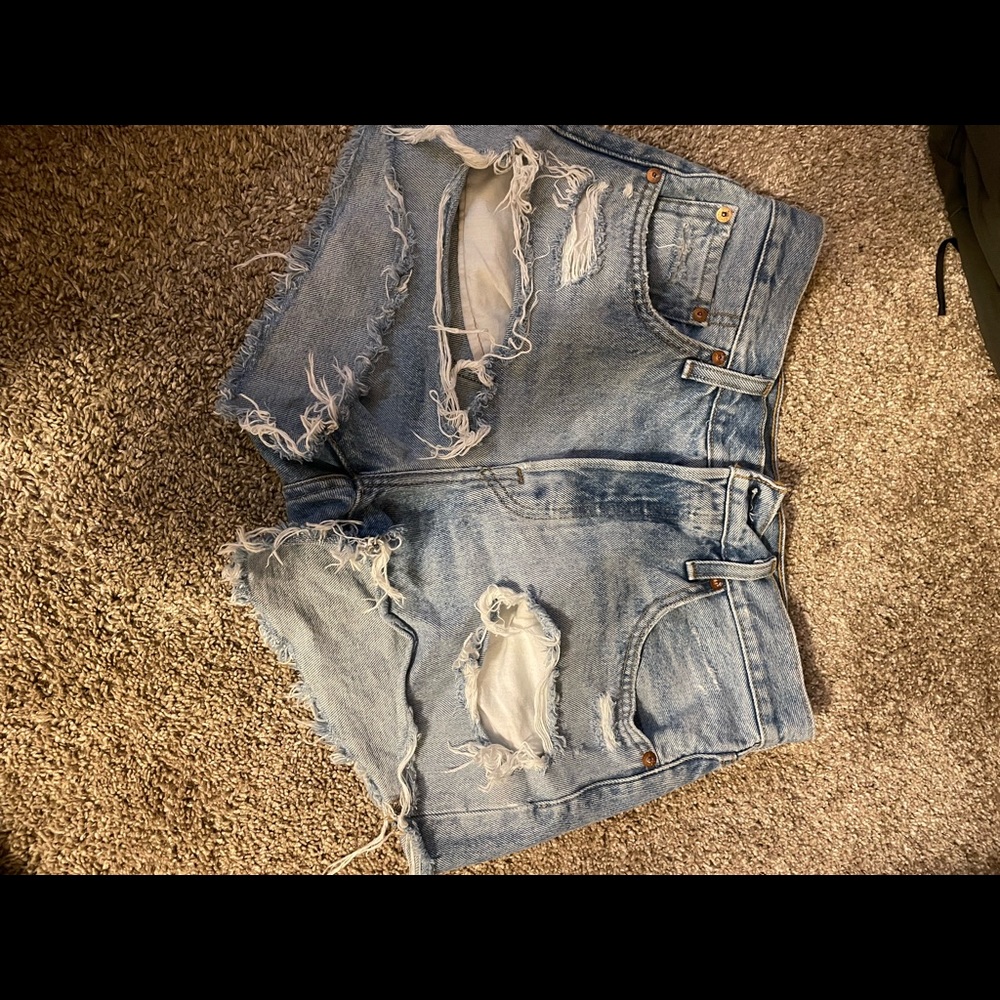 Levi’s jeans shorts- womens size 27. Great condition and only worn a few times.